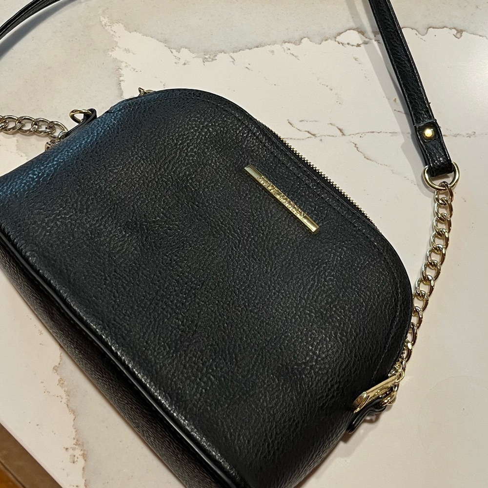 STEVE MADDEN Beautiful sleek black leather purse with long crossbody straps